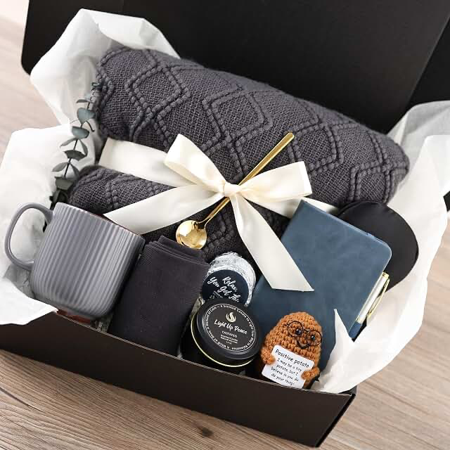 Men’s Self Care Gift Set 12 Pieces product photograph